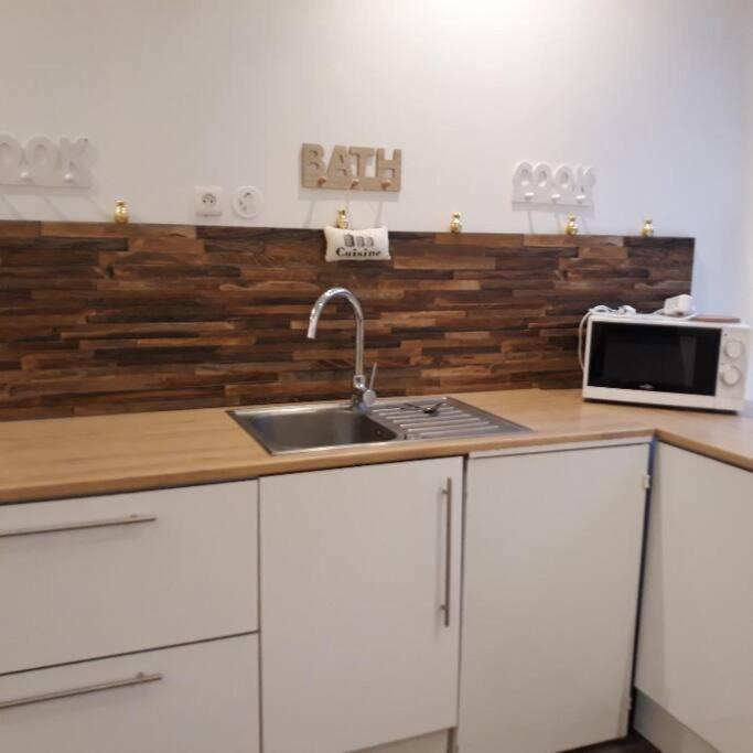 Appartement Agreable Au Centre Wifi Сен-Леонар-де-Нобла Экстерьер фото